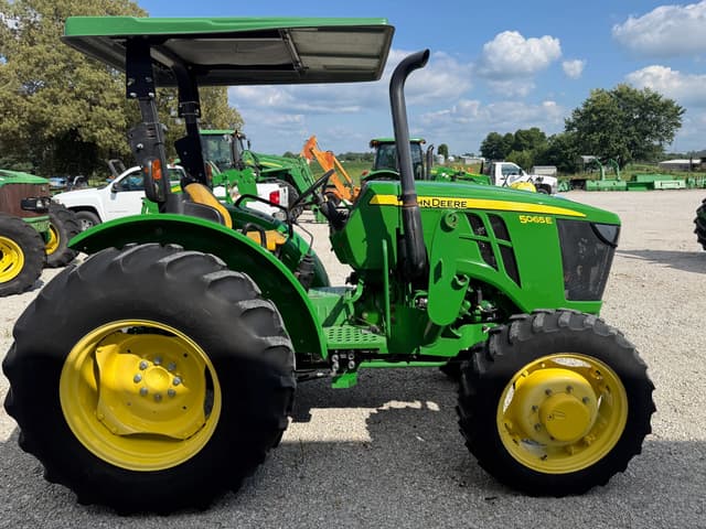 Image of John Deere 5065E equipment image 1