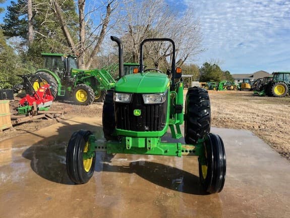 Image of John Deere 5065E equipment image 3