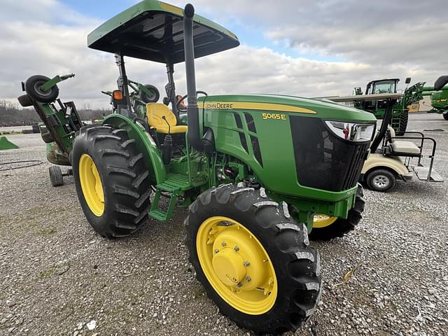 Image of John Deere 5065E equipment image 2