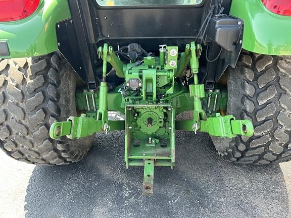 Image of John Deere 5065E equipment image 3