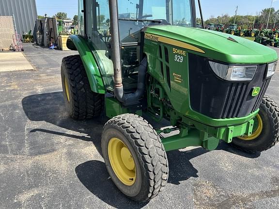 Image of John Deere 5065E equipment image 4