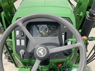 Main image John Deere 5075E 7