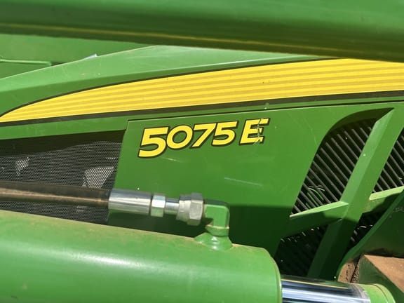 2016 John Deere 5075E Equipment Image0