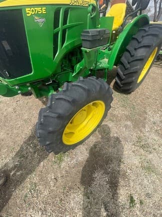 Image of John Deere 5075E equipment image 2