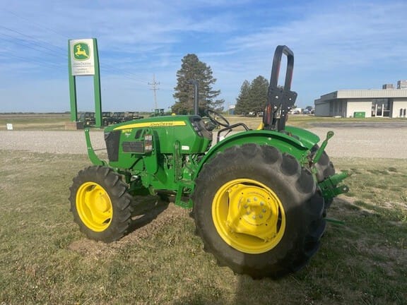 2016 John Deere 5075E Equipment Image0