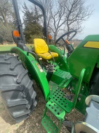 Image of John Deere 5075E equipment image 4