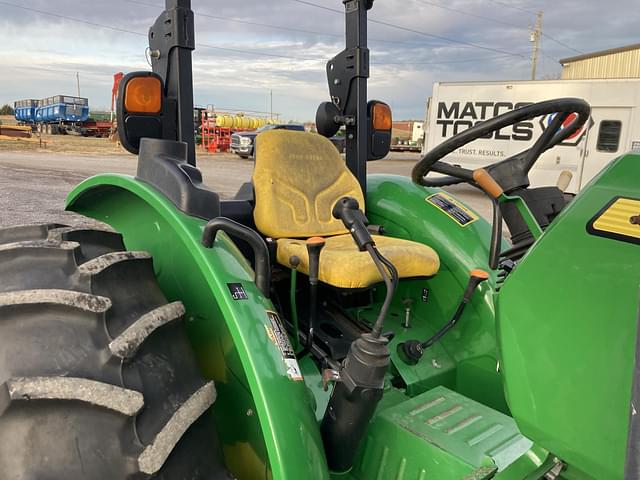 Image of John Deere 5075E equipment image 3