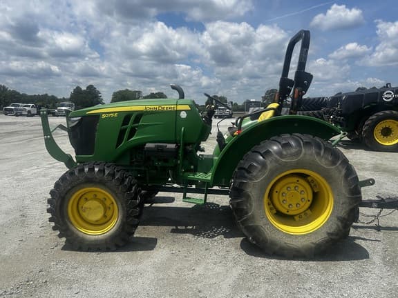 Image of John Deere 5075E equipment image 4