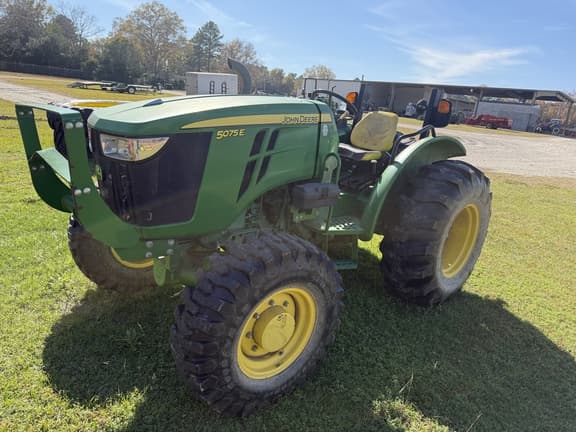 Image of John Deere 5075E equipment image 3