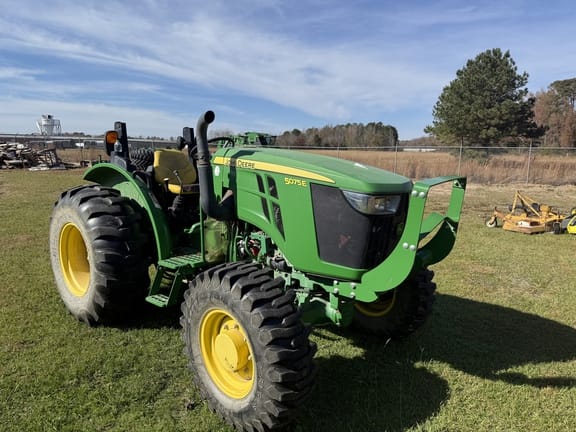 2016 John Deere 5075E Equipment Image0