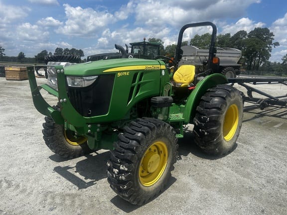 2016 John Deere 5075E Equipment Image0