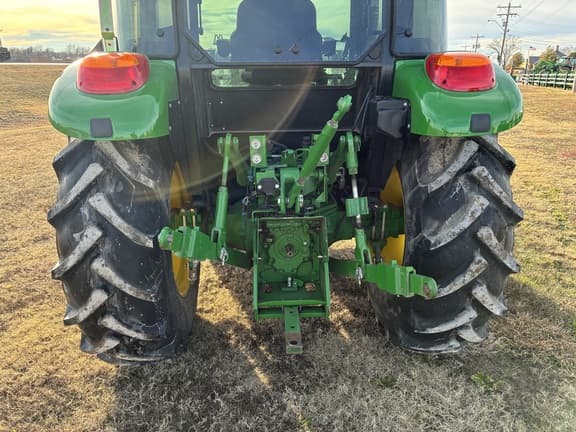Image of John Deere 5075E equipment image 3
