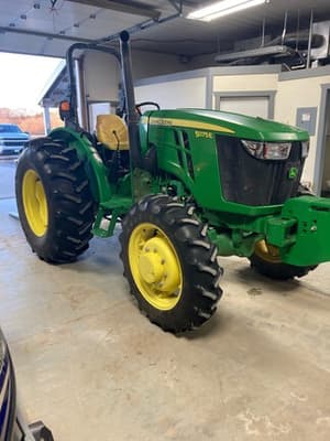 2016 John Deere 5075E Image