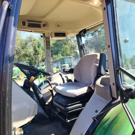 Image of John Deere 5075E equipment image 4
