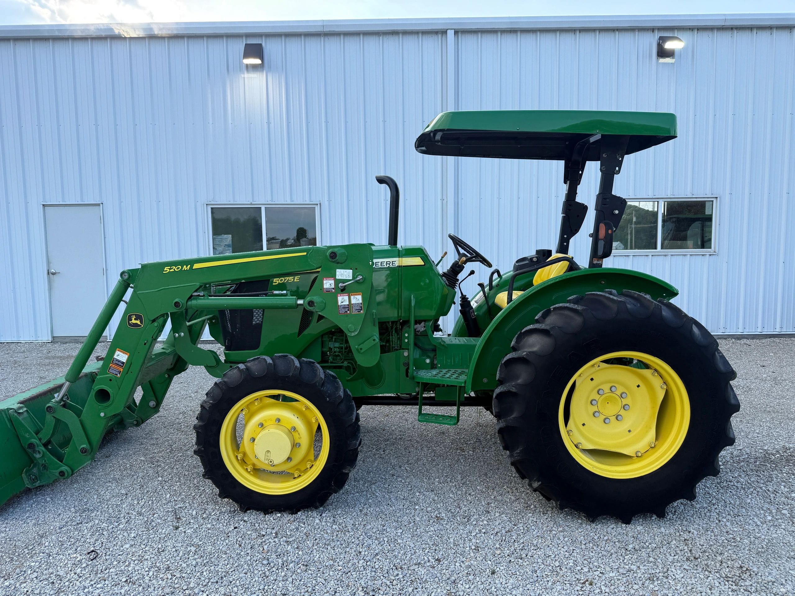 2016 John Deere 5075E Equipment Image0