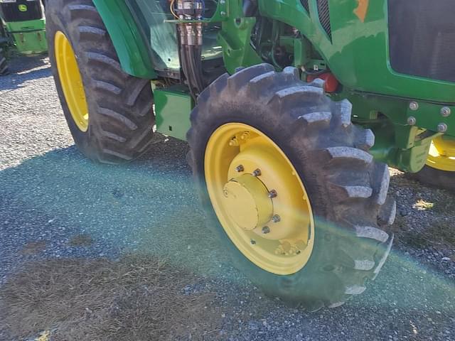 Image of John Deere 5075E equipment image 2