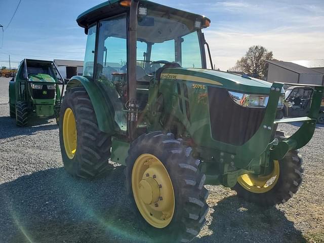 Image of John Deere 5075E equipment image 1