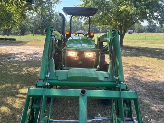 Image of John Deere 5075E equipment image 3