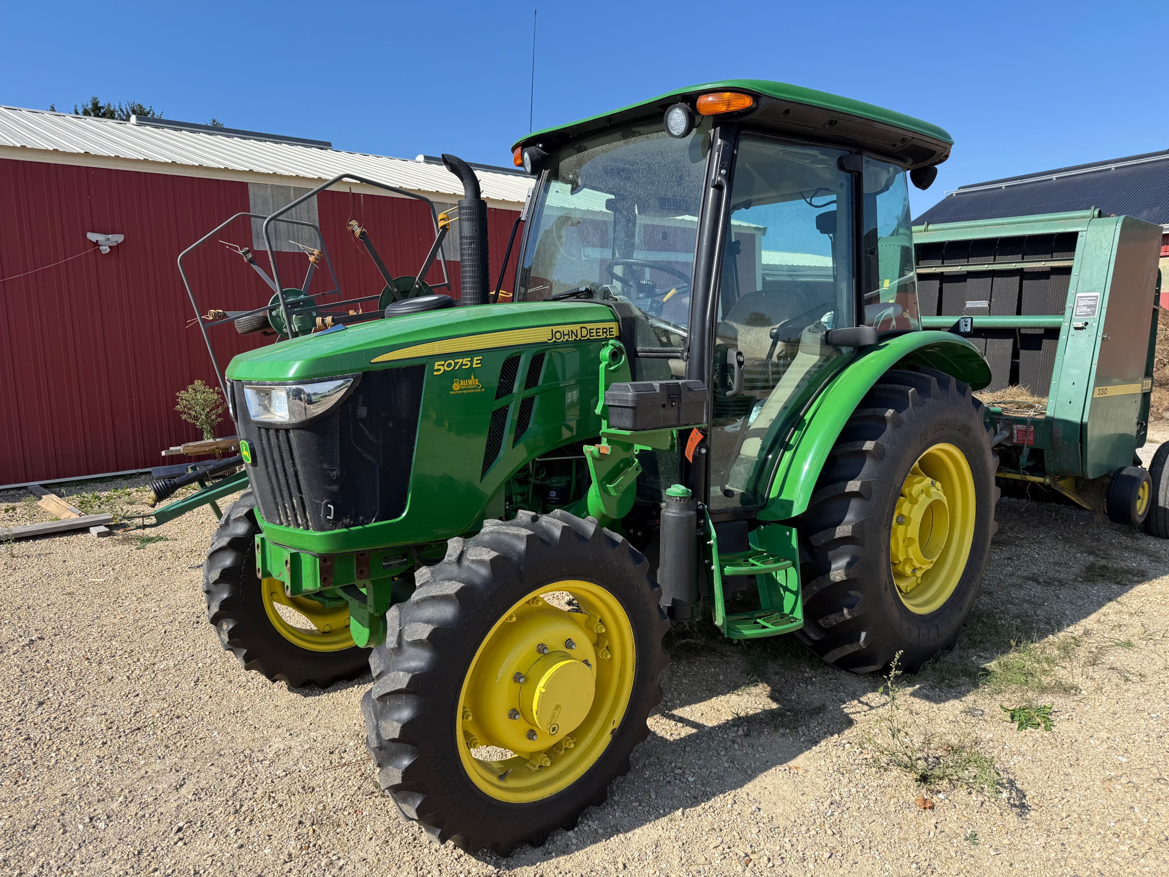 2016 John Deere 5075E Image