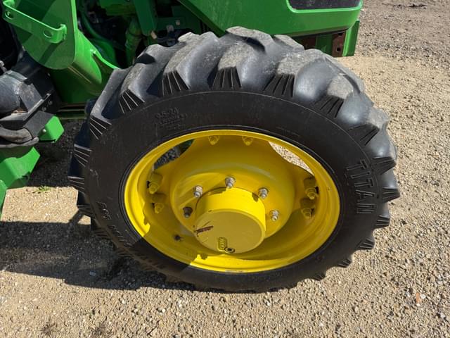Image of John Deere 5075E equipment image 2