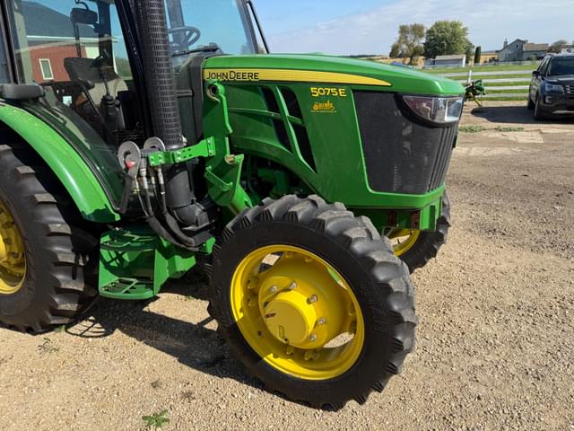 Image of John Deere 5075E equipment image 3