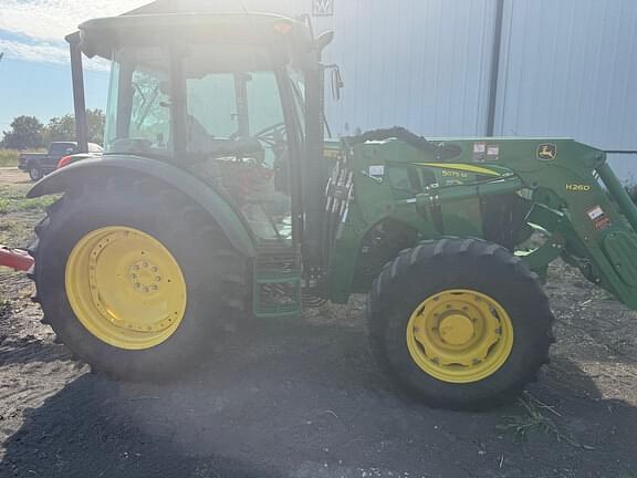 Image of John Deere 5075M equipment image 3