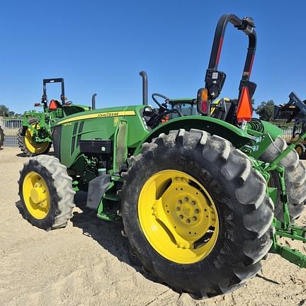 Image of John Deere 5075M equipment image 4