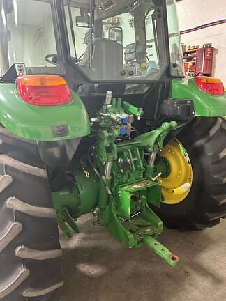 Image of John Deere 5075M equipment image 4