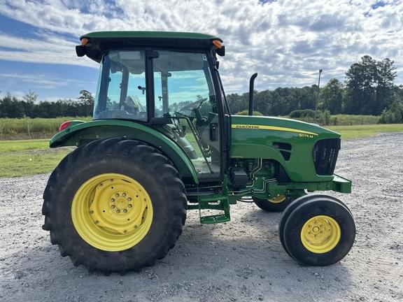 Image of John Deere 5075M equipment image 4