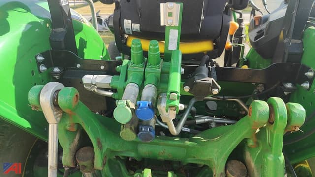 Image of John Deere 5075M equipment image 3