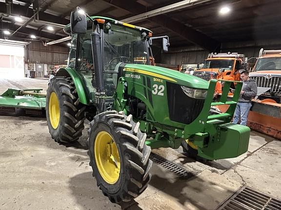 Image of John Deere 5085E equipment image 2