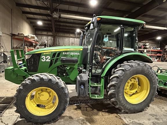 Image of John Deere 5085E equipment image 1
