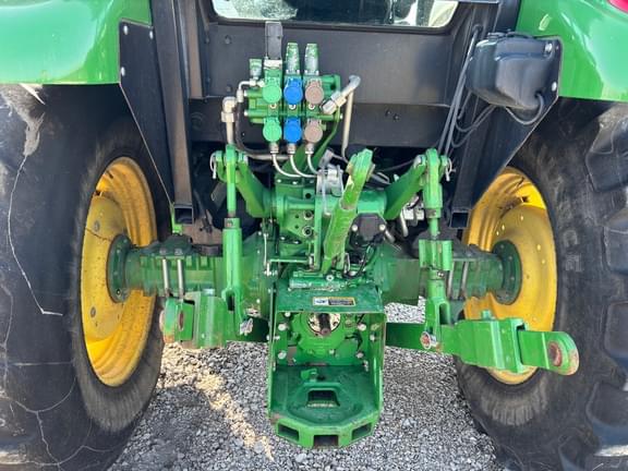 Image of John Deere 5085E equipment image 4