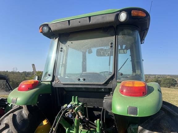 Image of John Deere 5085E equipment image 4