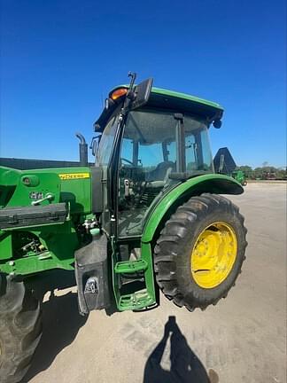 Image of John Deere 5085E equipment image 3