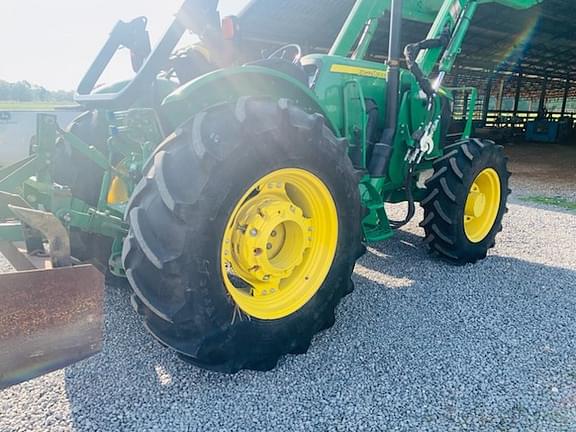 Image of John Deere 5085E equipment image 3