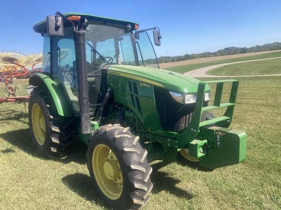 2016 John Deere 5085E Equipment Image0