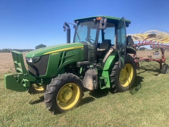 2016 John Deere 5085E Equipment Image0