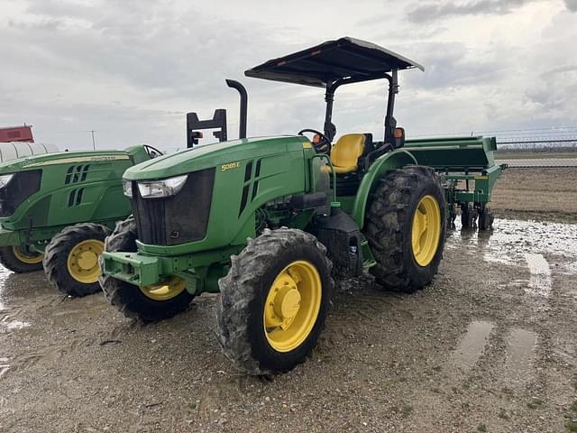 Image of John Deere 5085E equipment image 2