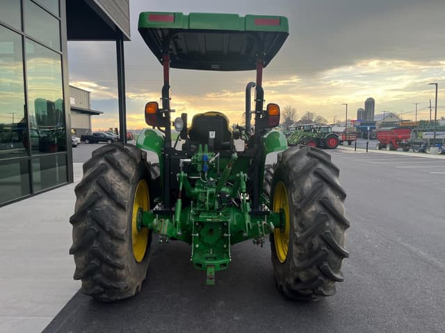Image of John Deere 5085E equipment image 3