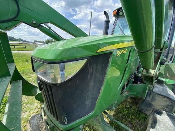 Image of John Deere 5085E equipment image 1