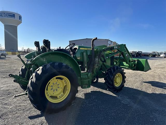 Image of John Deere 5085E equipment image 4