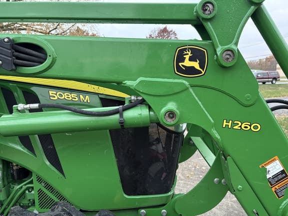 Image of John Deere 5085M equipment image 4