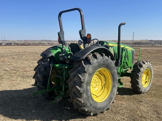 Image of John Deere 5085M equipment image 2