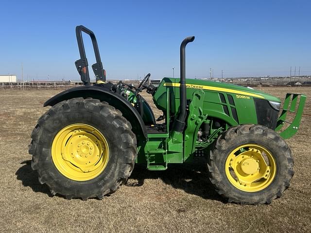 Image of John Deere 5085M equipment image 1