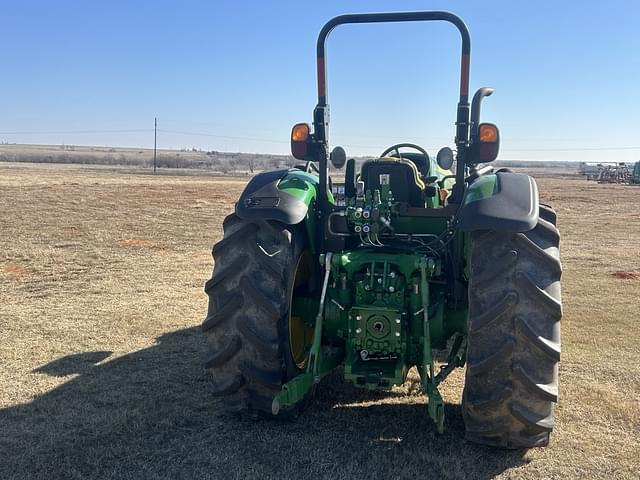 Image of John Deere 5085M equipment image 3