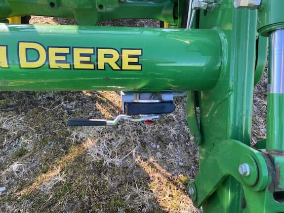 Image of John Deere 5085M equipment image 4