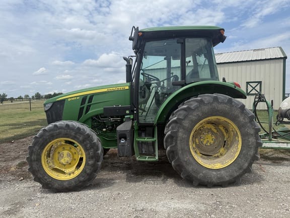 2016 John Deere 5085M Equipment Image0