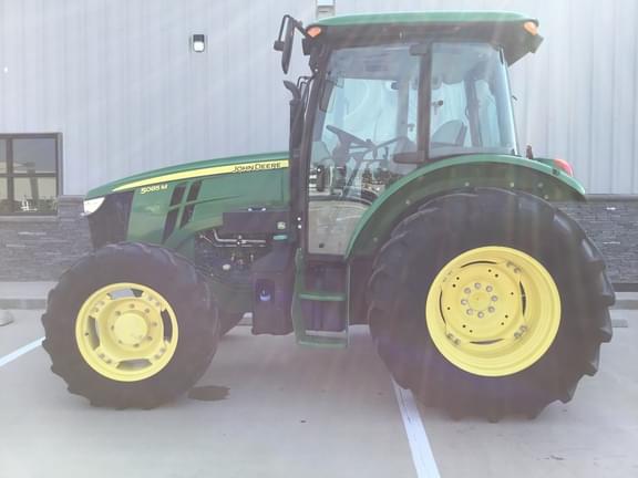 Image of John Deere 5085M Primary image
