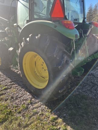 Image of John Deere 5085M equipment image 4